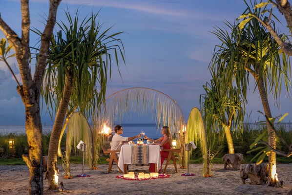 บริเวณรับประทานอาหารสำหรับคู่รัก