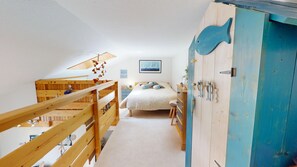 2 bedrooms, iron/ironing board, WiFi