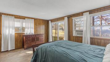 4 bedrooms, free WiFi, bed sheets