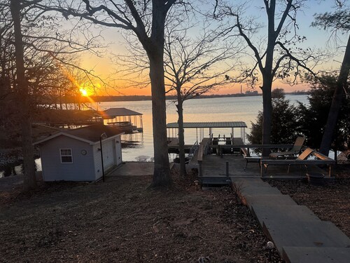 Waterfront 4-Bedroom Pet Friendly Lake House w/ dock for boat, fishing, swimming
