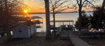 Waterfront 4-Bedroom Pet Friendly Lake House w/ dock for boat, fishing, swimming