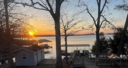 Waterfront 4-Bedroom Pet Friendly Lake House w/ dock for boat, fishing, swimming