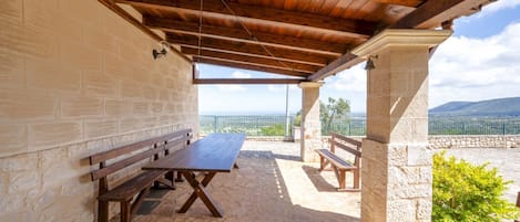 屋外ダイニングエリア