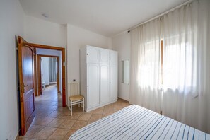 3 dormitorios, tabla de planchar con plancha, wifi gratis y ropa de cama