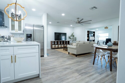 NEW 3-bedroom house in lovely Largo with AC, WiFi. Enjoy your stay