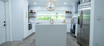 NEW 3-bedroom house in lovely Largo with AC, WiFi. Enjoy your stay