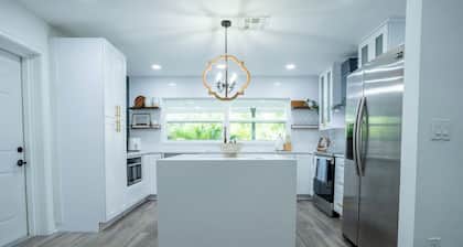 NEW 3-bedroom house in lovely Largo with AC, WiFi. Enjoy your stay