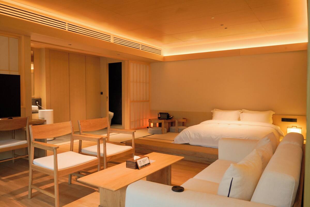 Ropa de cama de alta calidad, cortinas blackout y wifi gratis 