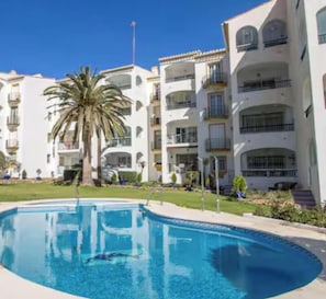 Pool - Erisa 2, 28 - Terrace, Swimming Pool, Parking, Second line of beach. 2 bedrooms (Torremolinos)