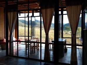 المنشأة من الداخل