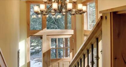 Deluxe West Shore Cabin with Theater Room, Deluxe West Shore Cabin