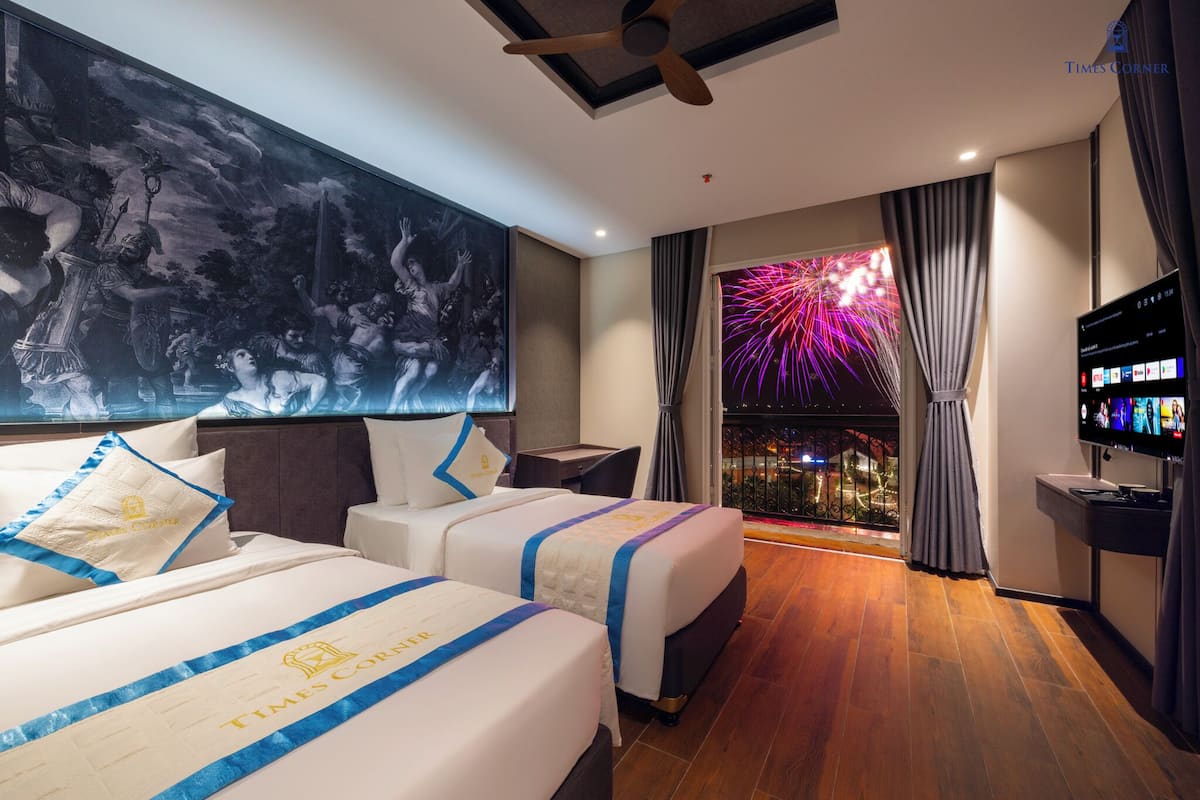 Premium Double or Twin Room, Ocean View | Peralatan tempat tidur premium, busa memori, peti besi dalam bilik 