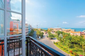Premium Double or Twin Room, Ocean View | Premium bedding, memory foam beds, in-room safe, desk