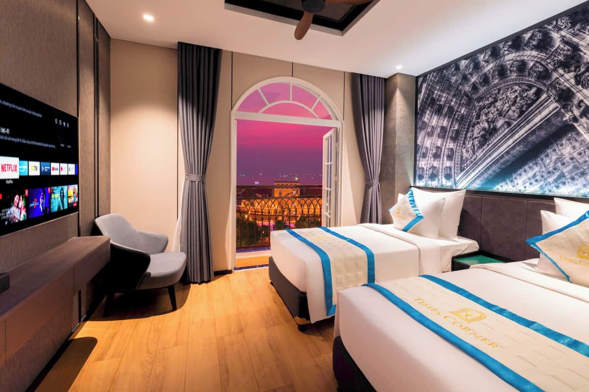 Double or Twin Room, Ocean View | Peralatan tempat tidur premium, busa memori, peti besi dalam bilik 