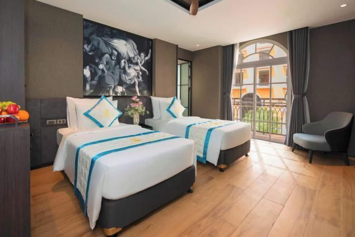 Peralatan tempat tidur premium, busa memori, peti besi dalam bilik 