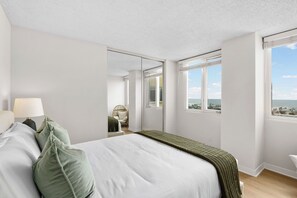 3 多间卧室、办公桌、熨斗/熨衣板、旅行婴儿床