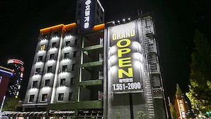 A hotel with a large sign advertising 'GRAND OPEN' and a contact number. - hotel gyeryong (Gyeryong)
