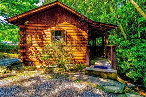 Exterior - Nature's Landing Cabin at Panther Creek (Cherokee)