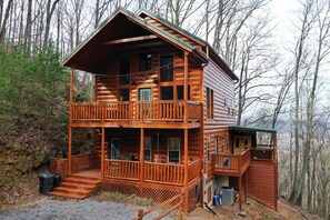Apartment | 3 bedrooms - Beautiful Cabin w hot tub Sauna Pool Table (Sevierville)
