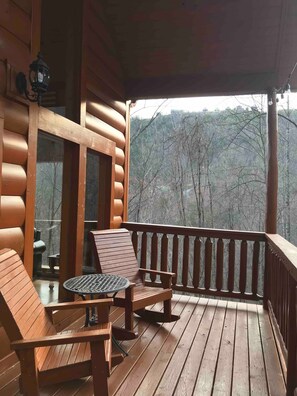 BBQ/picnic area - Beautiful Cabin w hot tub Sauna Pool Table (Sevierville)