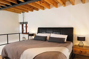 1 bedroom, desk, iron/ironing board, WiFi