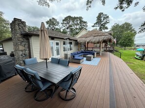 Outdoor dining - The Lake Houston Escape (Crosby)