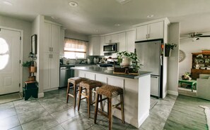 電子レンジ、食器洗い機、ペーパータオル