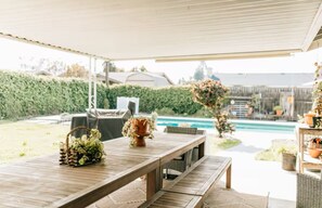 屋外ダイニングエリア