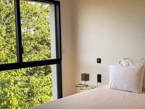 4 slaapkamers, een strijkplank/strijkijzer, gratis wifi, beddengoed