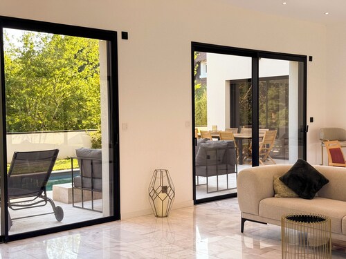 Private pool villa for up to 8 guests – near Loire Valley castles, 2h from Paris