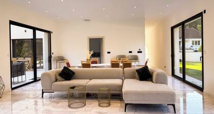 Villa avec piscine privée (8 pers.), prÚs des chùteaux de la Loire, 2h de Paris