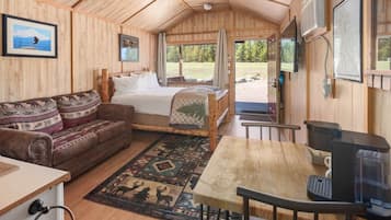 1 slaapkamer, een strijkplank/strijkijzer, wifi, beddengoed