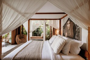 4 chambres, coffres-forts dans les chambres, bureau