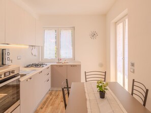 Fridge, microwave, oven, dishwasher