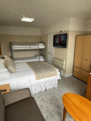 Family Double Room, 1 Double Bed | Bed sheets - GNDJ Hotel (Skegness)