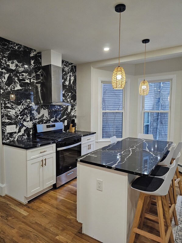 Fridge, microwave, oven, stovetop - Stylish & Cozy Boston Retreat Near Train Station, Parks & Cafés (Boston)