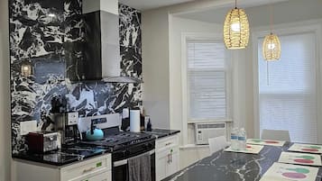 Coffee/tea maker, fridge, microwave, oven