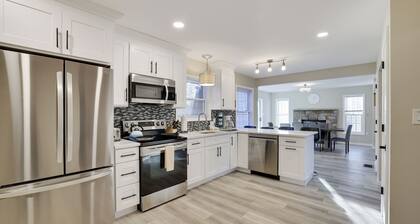 Luxury Getaway w/ Hot Tub & Pool Table