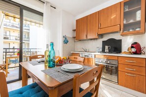 Coffee/tea maker, fridge, microwave, oven - Casa Mimì, Alghero, Italy (Alghero)
