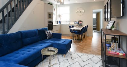 Charming 3BR Terrace House w/Garden 10min to Beach