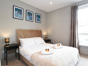 3 habitaciones, escritorio, tabla de planchar con plancha y wifi 