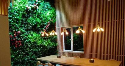 Beijing Champs-Elysees Hotel (Panjiayuan Shilihe Subway Station)