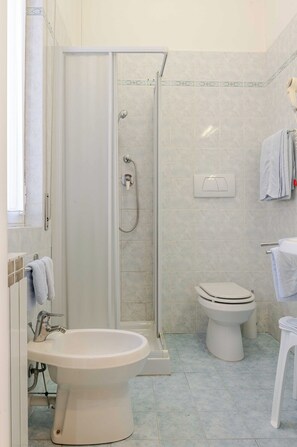 A bathroom with a shower, toilet, sink, and towel rack. - Hotel 3 Comfort and Serenity Heart of Ventimiglia (Ventimiglia)