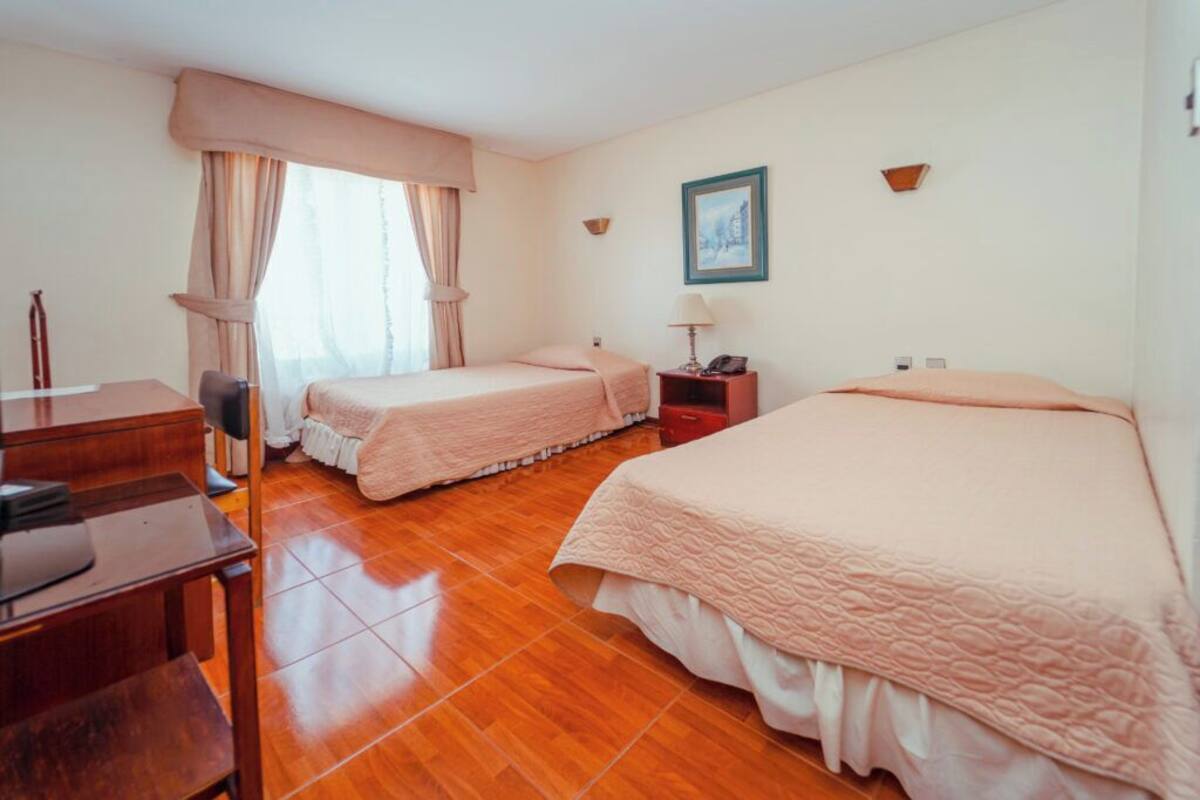 Habitación estándar doble, 2 camas individuales | Cortinas opacas, wifi gratis, ropa de cama