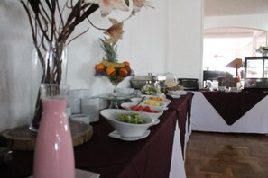 Desayuno estilo bufé