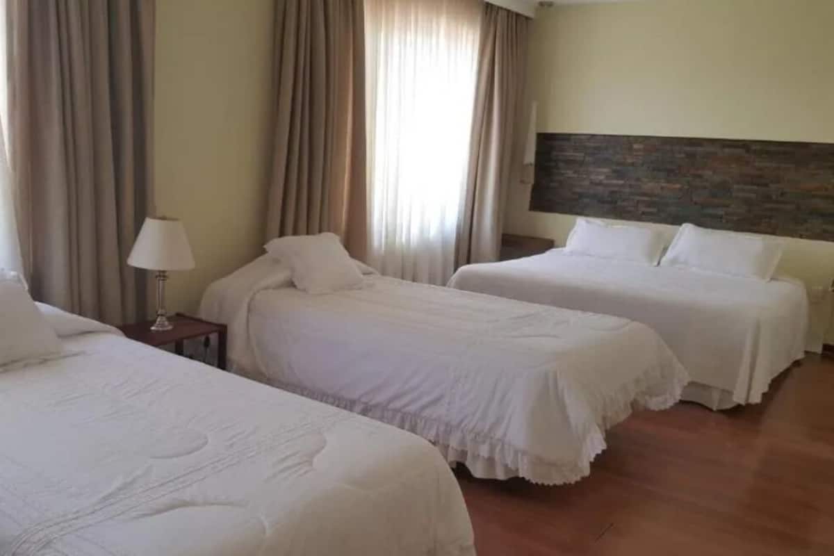 Superior-Vierbettzimmer | 1 Schlafzimmer, Verdunkelungsvorhänge, kostenloses WLAN, Bettwäsche