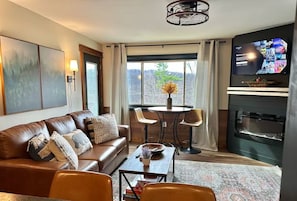 Smart TV, fireplace