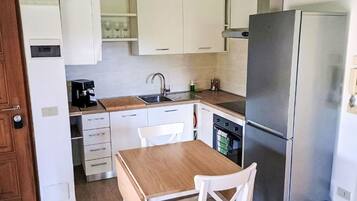 Réfrigérateur, micro-ondes, four, lave-vaisselle