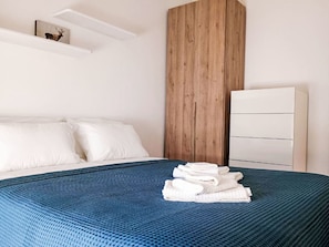 2 عدّة غرف نوم وخدمة الإنترنت