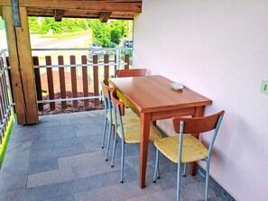 تناول الطعام بالخارج